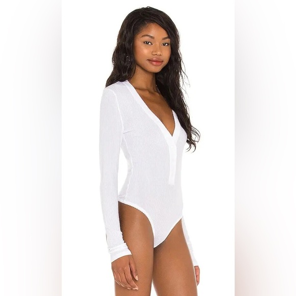 NWT L’Academie Revolve White Ribbed Bodysuit Partial Button Down size small - Picture 12 of 12